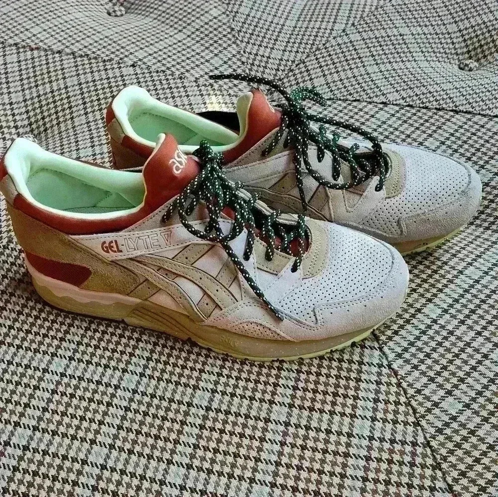 asics Gel Lyte V Tan and Off White Sneakers | 8.5  Men's or 10.5 Women's